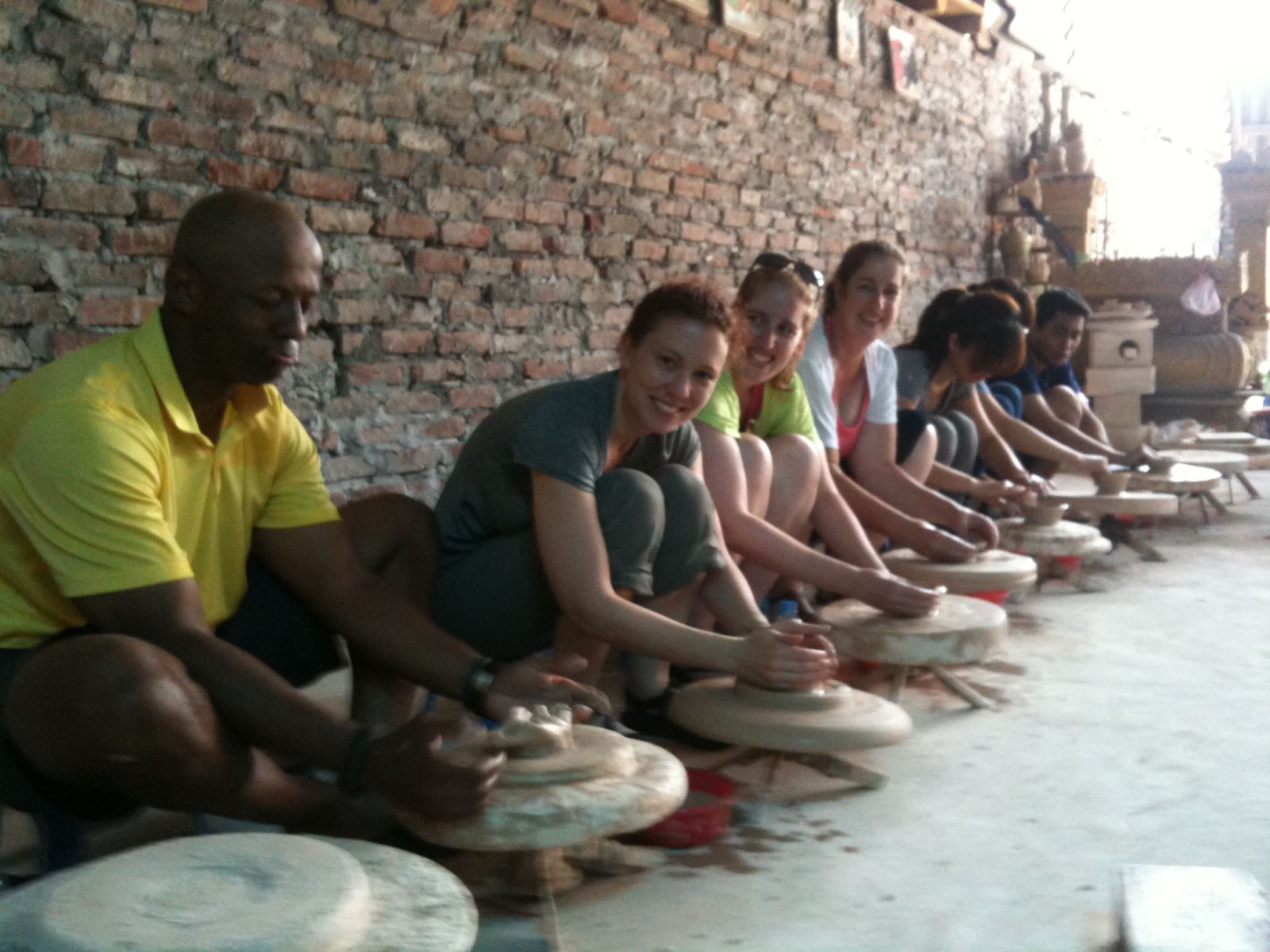 Bat Trang Ceramic Village and Snake Le Mat Village Full Day Trip 4