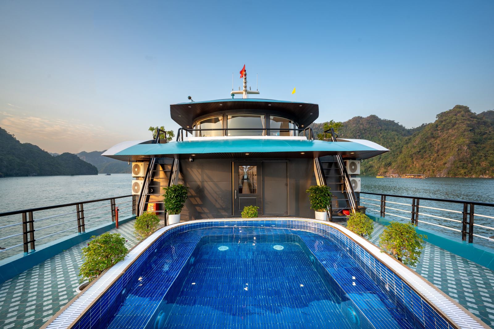 DRAGON PREMIER CRUISE Halong Bay - Lan Ha Bay 12