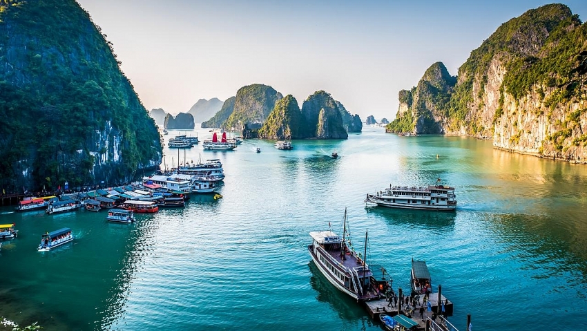 Halong Bay Cruise Day Trip 8