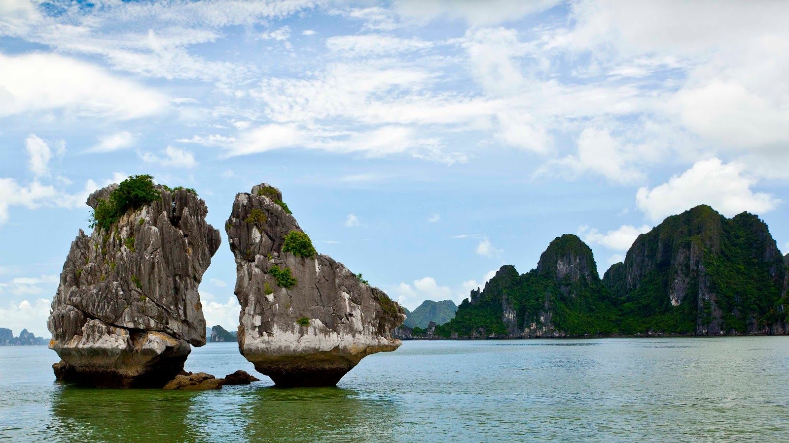 Halong Bay Cruise Day Trip 10