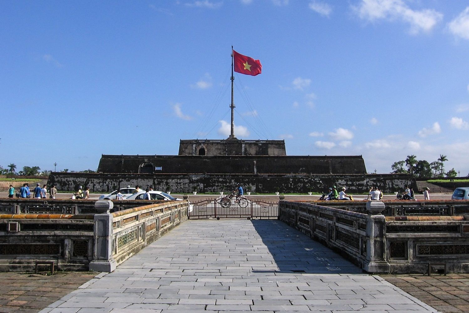 Salute Vietnam holidays