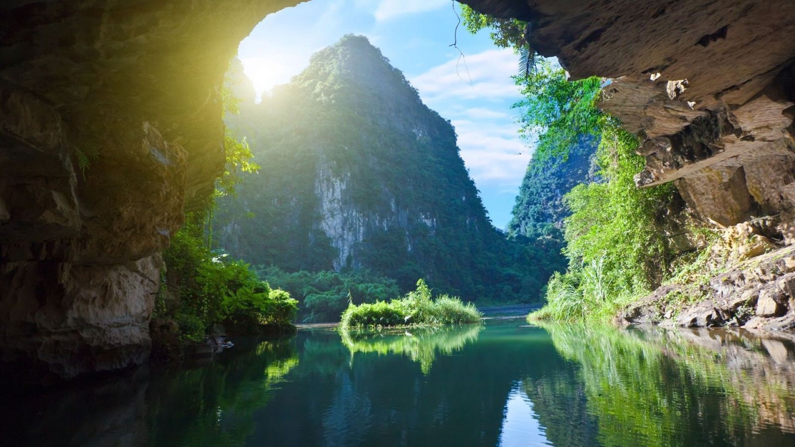 Hanoi - Bai Dinh - Trang An Full Day Trip