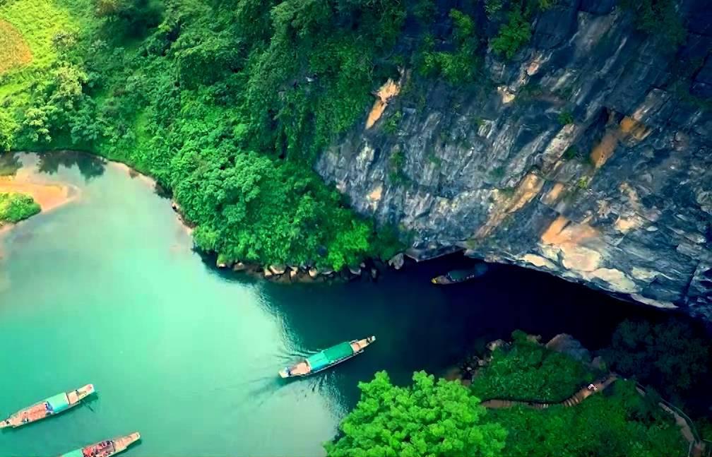 rowing to phong nha caves